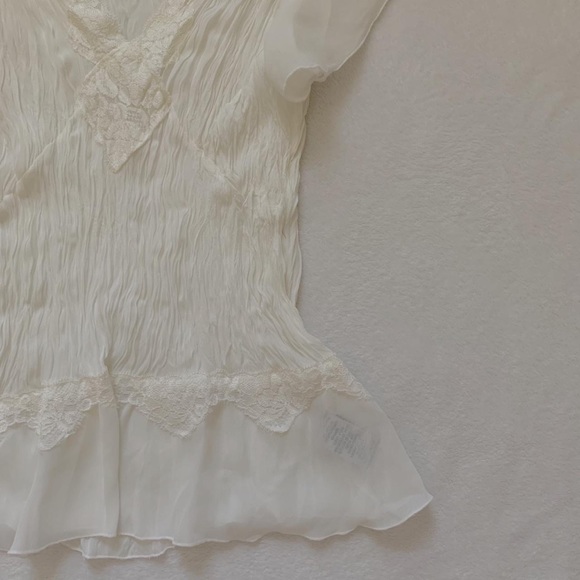 ethereal white flutter sleeve top✨🤍 - Picture 3 of 3